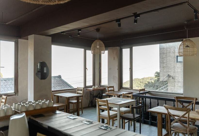 تختخواب و صبحانه Mountain Traveler Inn