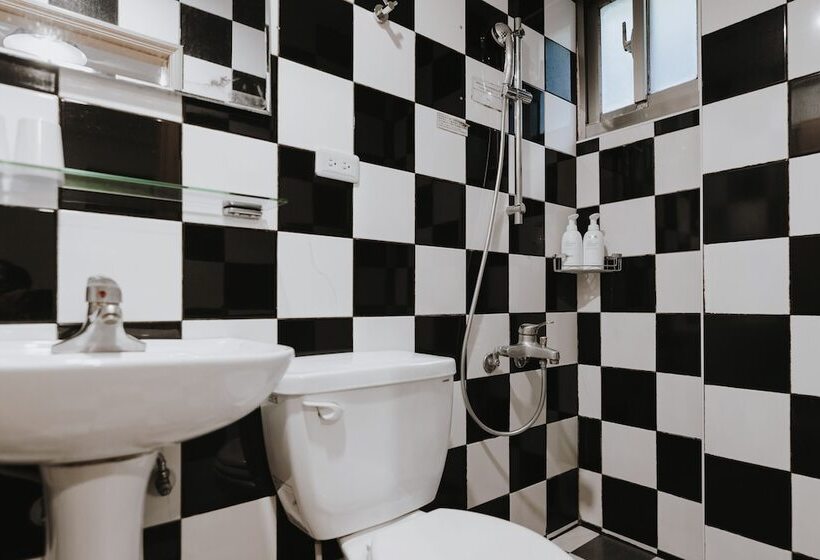 تختخواب و صبحانه Mountain Traveler Inn