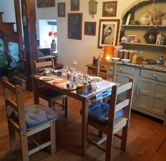 Aamiaismajoitus (B&B) Yr Hen Farcdy