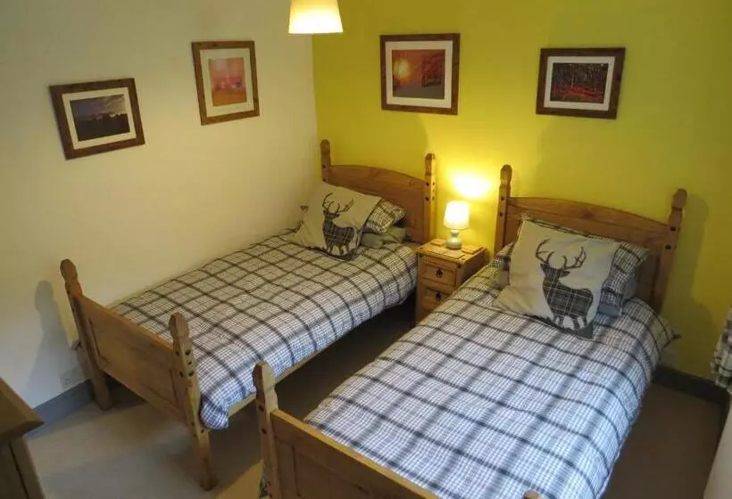 Aamiaismajoitus (B&B) Yr Hen Farcdy