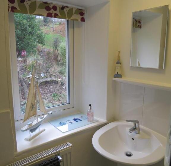 مبيت وإفطار Yr Hen Farcdy