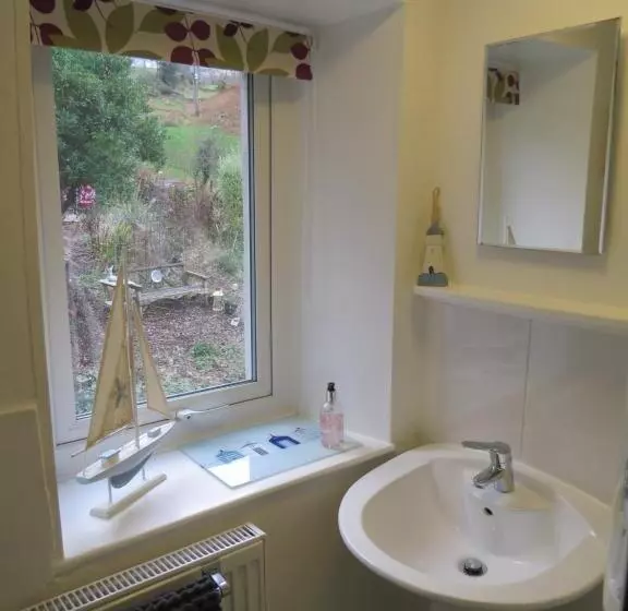 Aamiaismajoitus (B&B) Yr Hen Farcdy