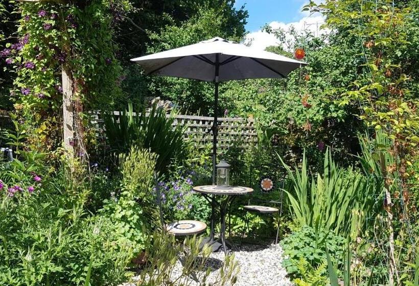 مبيت وإفطار Yr Hen Farcdy