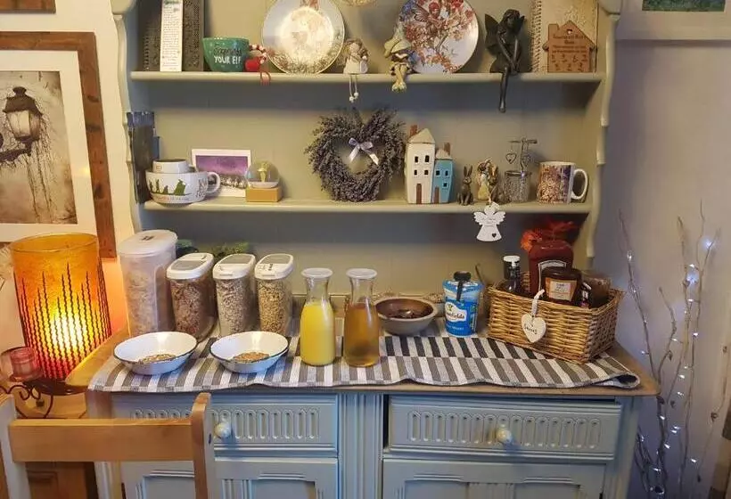 Aamiaismajoitus (B&B) Yr Hen Farcdy