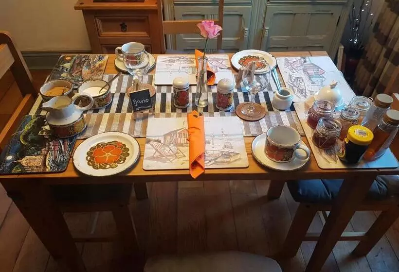 Aamiaismajoitus (B&B) Yr Hen Farcdy