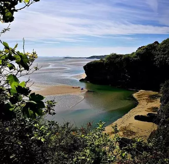 Aamiaismajoitus (B&B) Yr Hen Farcdy