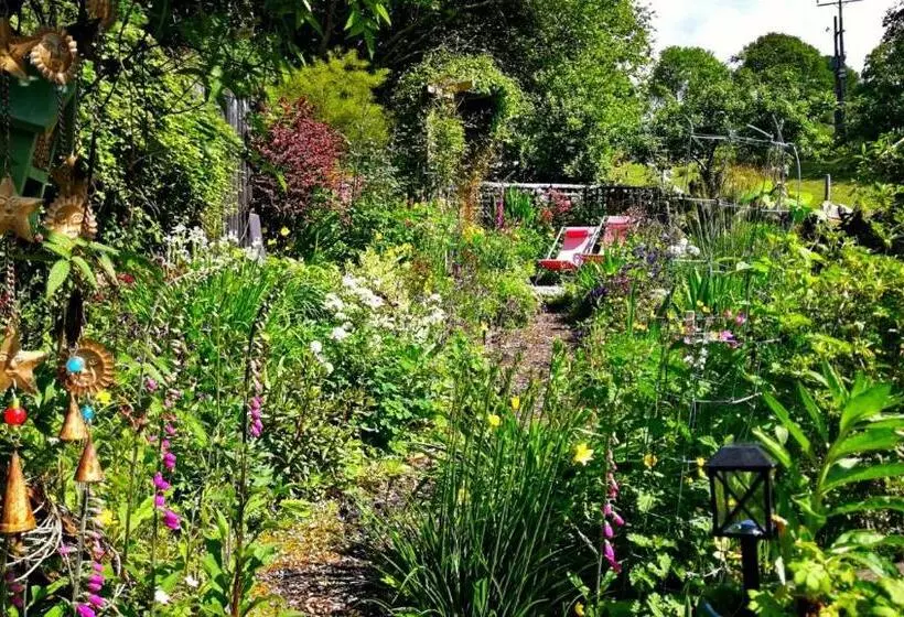 Aamiaismajoitus (B&B) Yr Hen Farcdy