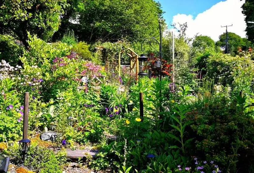 Aamiaismajoitus (B&B) Yr Hen Farcdy