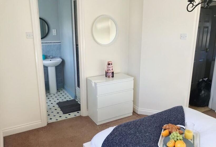 بنسيون Riverstone House