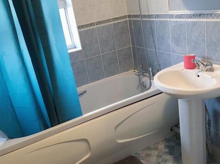 بنسيون Riverstone House