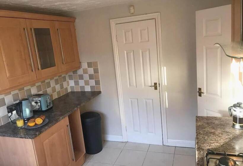 بنسيون Riverstone House