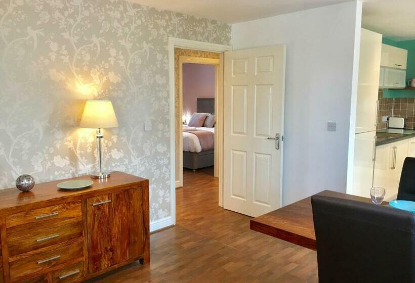 The Orchid Central Beeston Private Apartment Smarttv Free Wi Fi Tram Parking