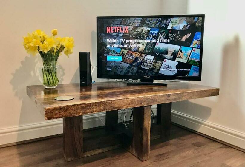 The Orchid Central Beeston Private Apartment Smarttv Free Wi Fi Tram Parking