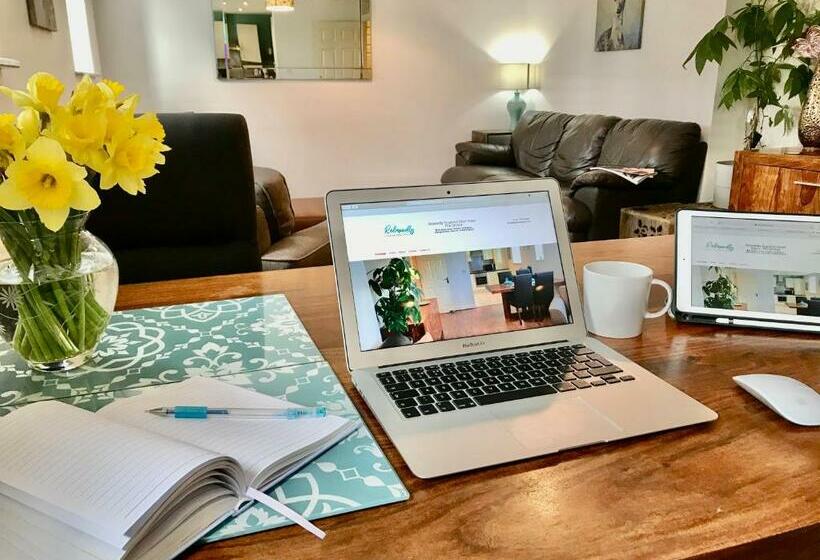 The Orchid Central Beeston Private Apartment Smarttv Free Wi Fi Tram Parking