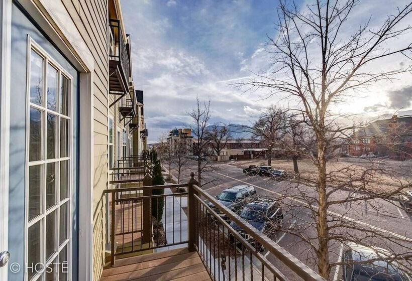 3br Downtown Townhome /w Stunning Balcony Views!