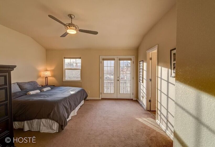 3br Downtown Townhome /w Stunning Balcony Views!