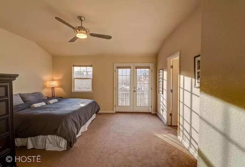 3br Downtown Townhome /w Stunning Balcony Views!
