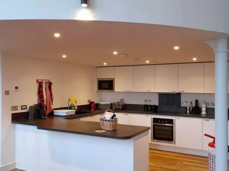 6 Rose Chapel Penthouse