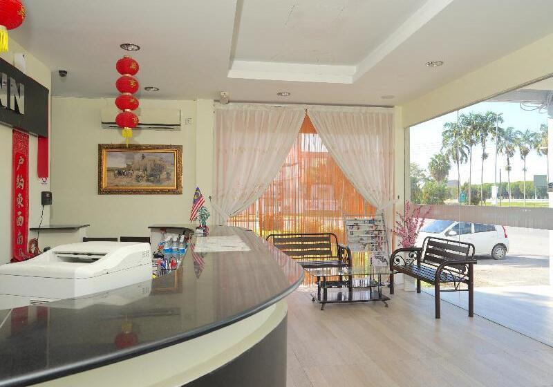 בית מלון כפרי Utama Inn By Oyo Rooms