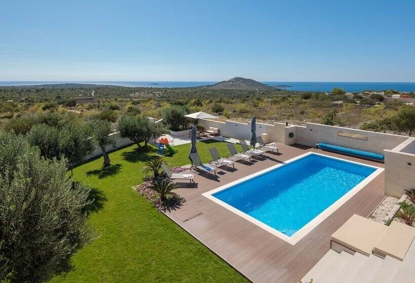 Luxury Villa Cinderella With Swimming Pool