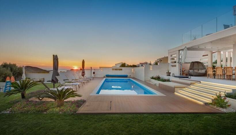 Luxury Villa Cinderella With Swimming Pool