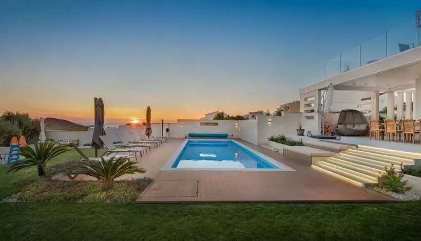 Luxury Villa Cinderella With Swimming Pool