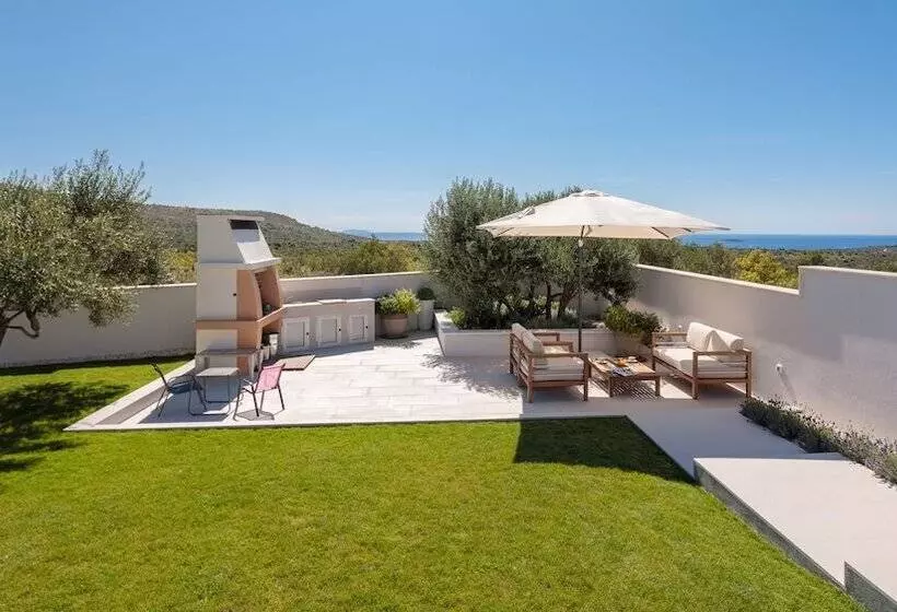 Luxury Villa Cinderella With Swimming Pool