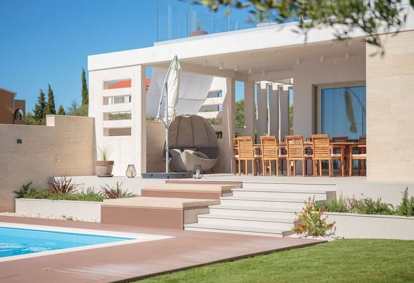 Luxury Villa Cinderella With Swimming Pool