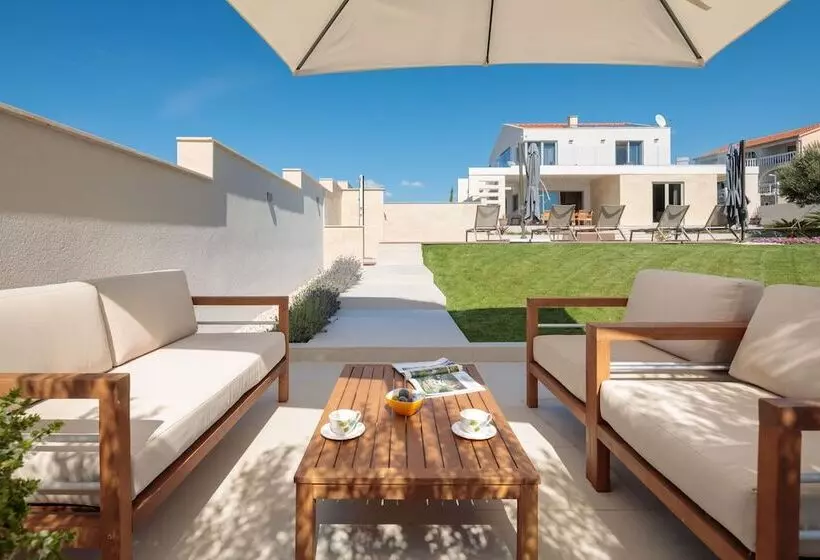 Luxury Villa Cinderella With Swimming Pool