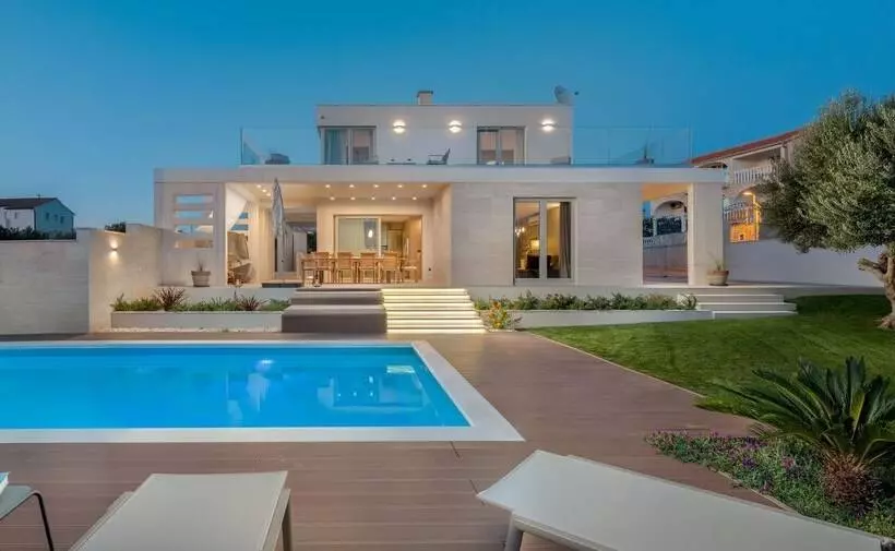 Luxury Villa Cinderella With Swimming Pool