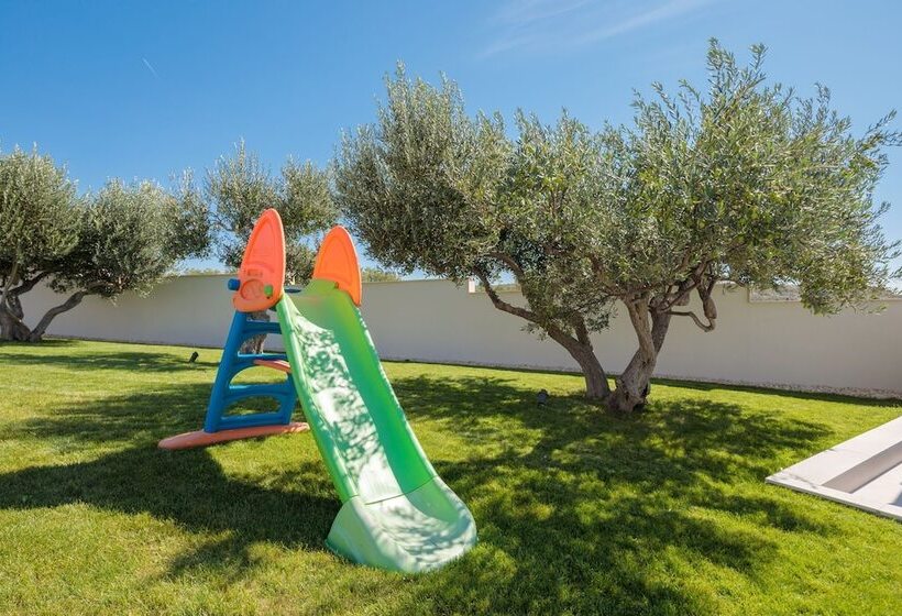 Luxury Villa Cinderella With Swimming Pool