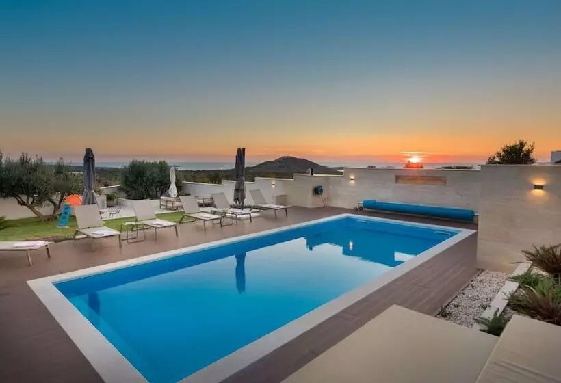 Luxury Villa Cinderella With Swimming Pool