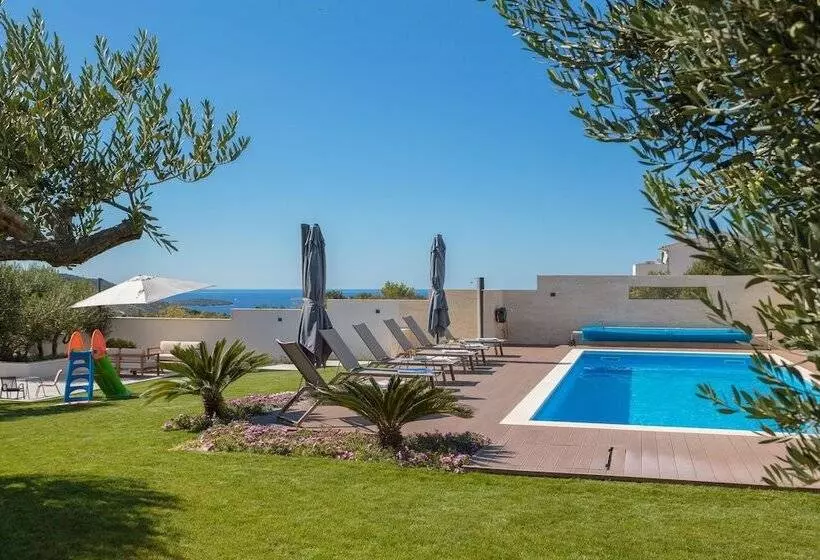 Luxury Villa Cinderella With Swimming Pool