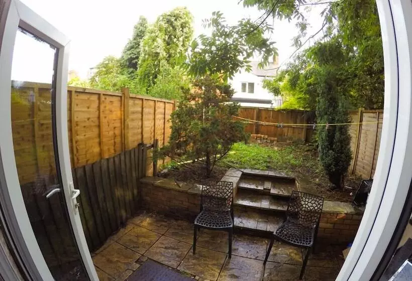 پانسیون Hollybush Row Rooms