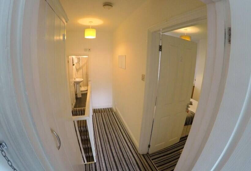 פנסיון Hollybush Row Rooms