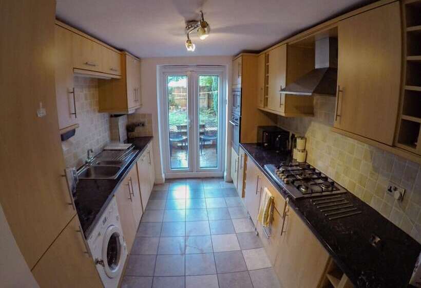 פנסיון Hollybush Row Rooms