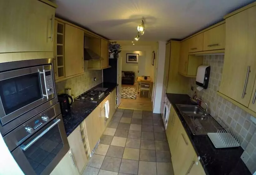پانسیون Hollybush Row Rooms