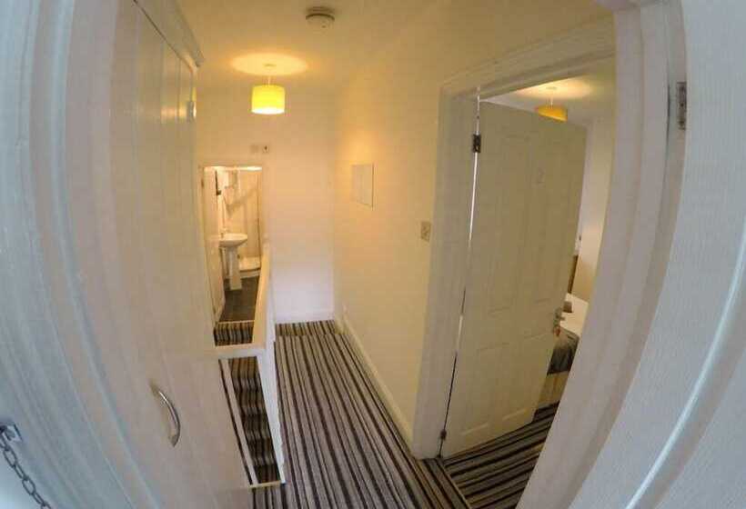 פנסיון Hollybush Row Rooms