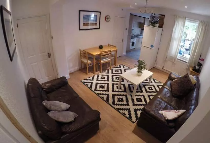 پانسیون Hollybush Row Rooms