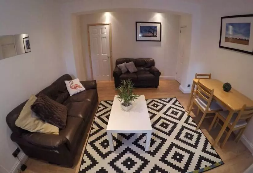 پانسیون Hollybush Row Rooms