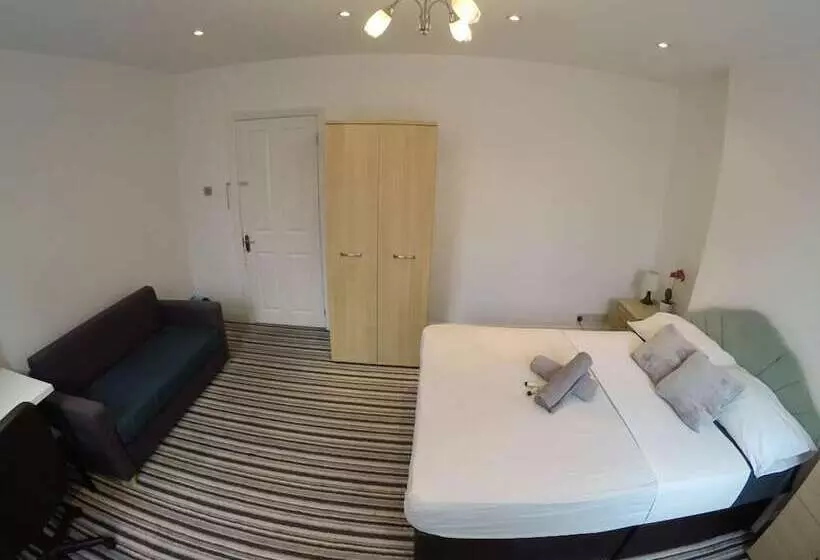 پانسیون Hollybush Row Rooms