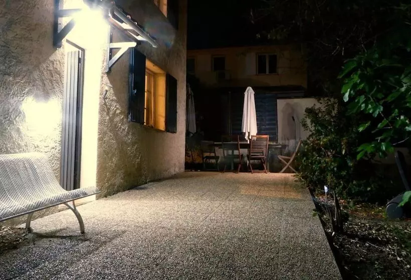 Majatalo Les Pucines