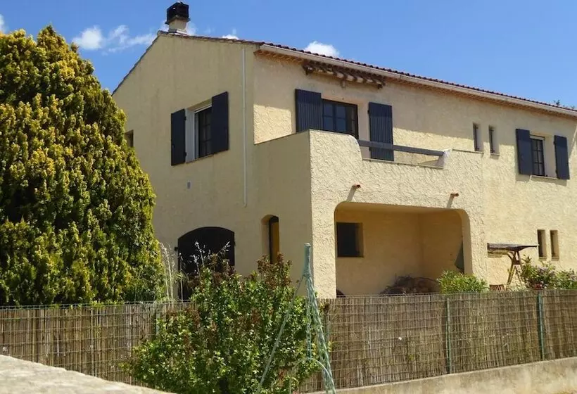 Majatalo Les Pucines