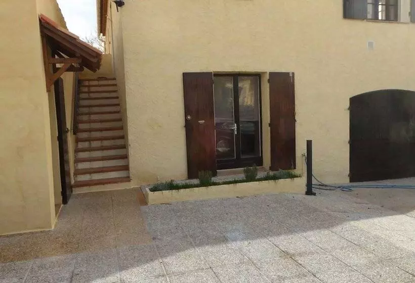 Majatalo Les Pucines