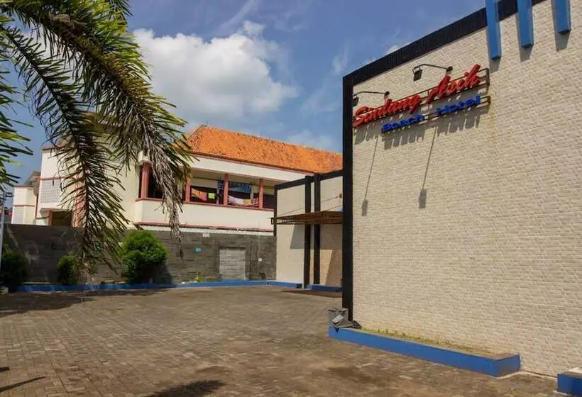 Majatalo Reddoorz Near Goa Panggung