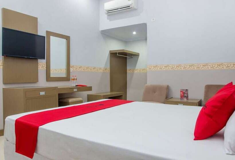 Pension Reddoorz Near Goa Panggung