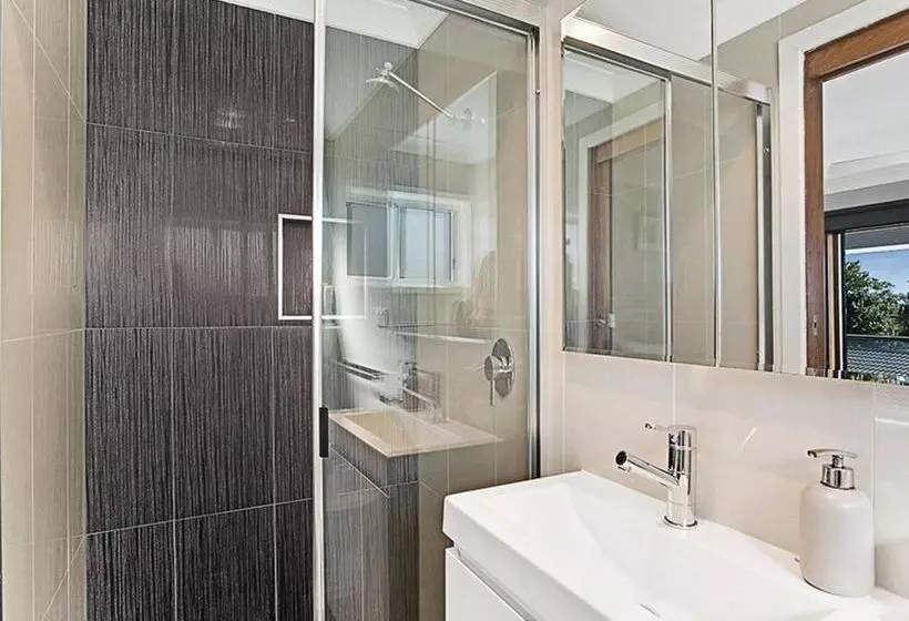 Away Nelson Bay, 29 Wollomi Ave Spacious Family Home With Water Views, Pet Friendly, Wifi & Aircon