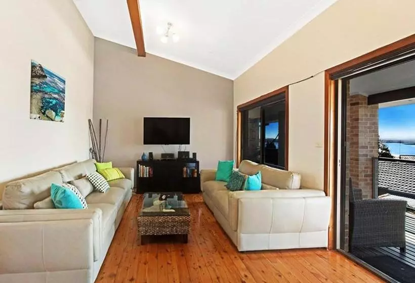 Away Nelson Bay, 29 Wollomi Ave Spacious Family Home With Water Views, Pet Friendly, Wifi & Aircon