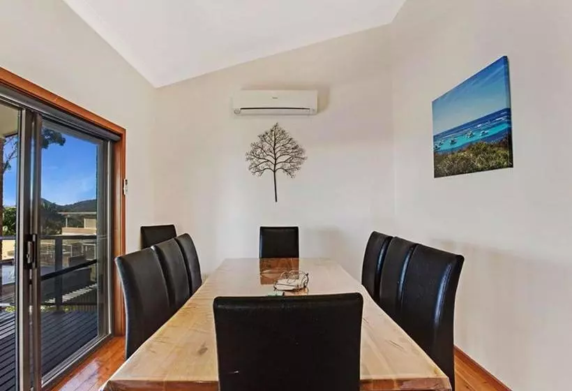 Away Nelson Bay, 29 Wollomi Ave Spacious Family Home With Water Views, Pet Friendly, Wifi & Aircon