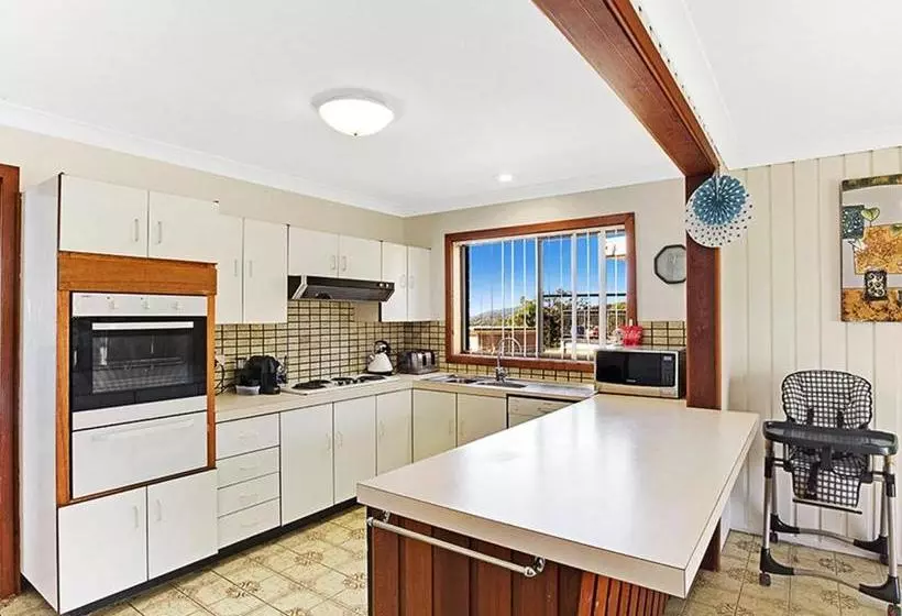 Away Nelson Bay, 29 Wollomi Ave Spacious Family Home With Water Views, Pet Friendly, Wifi & Aircon